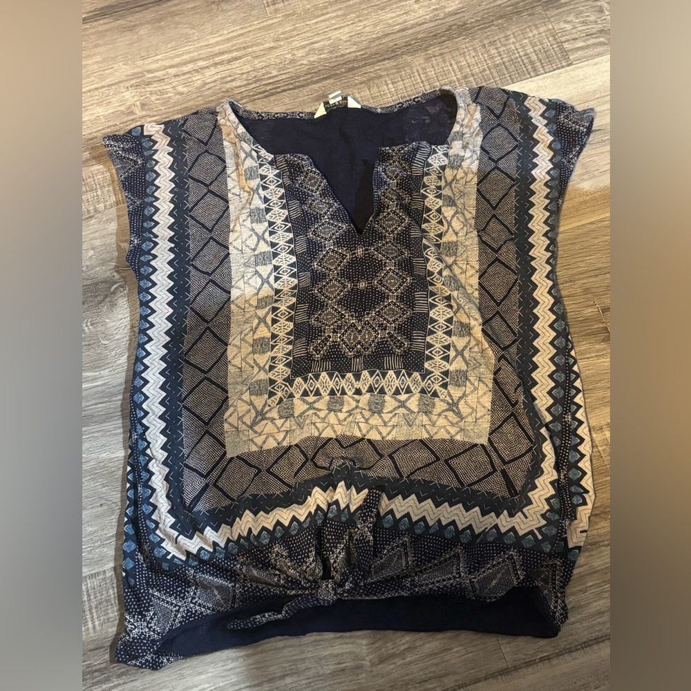 Lucky Brand Printed V-Neck Cap Sleeve Top - Navy & Cream. XS